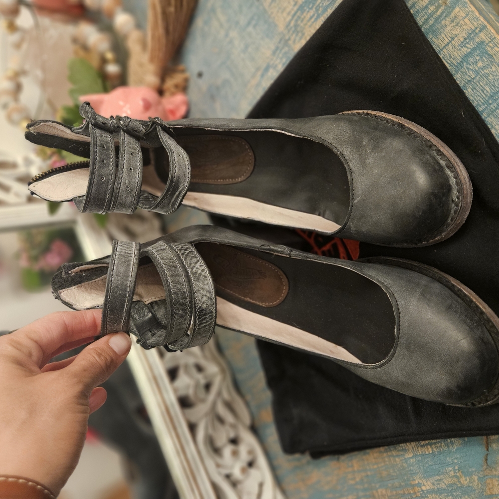 Women's Black Leather Shoes